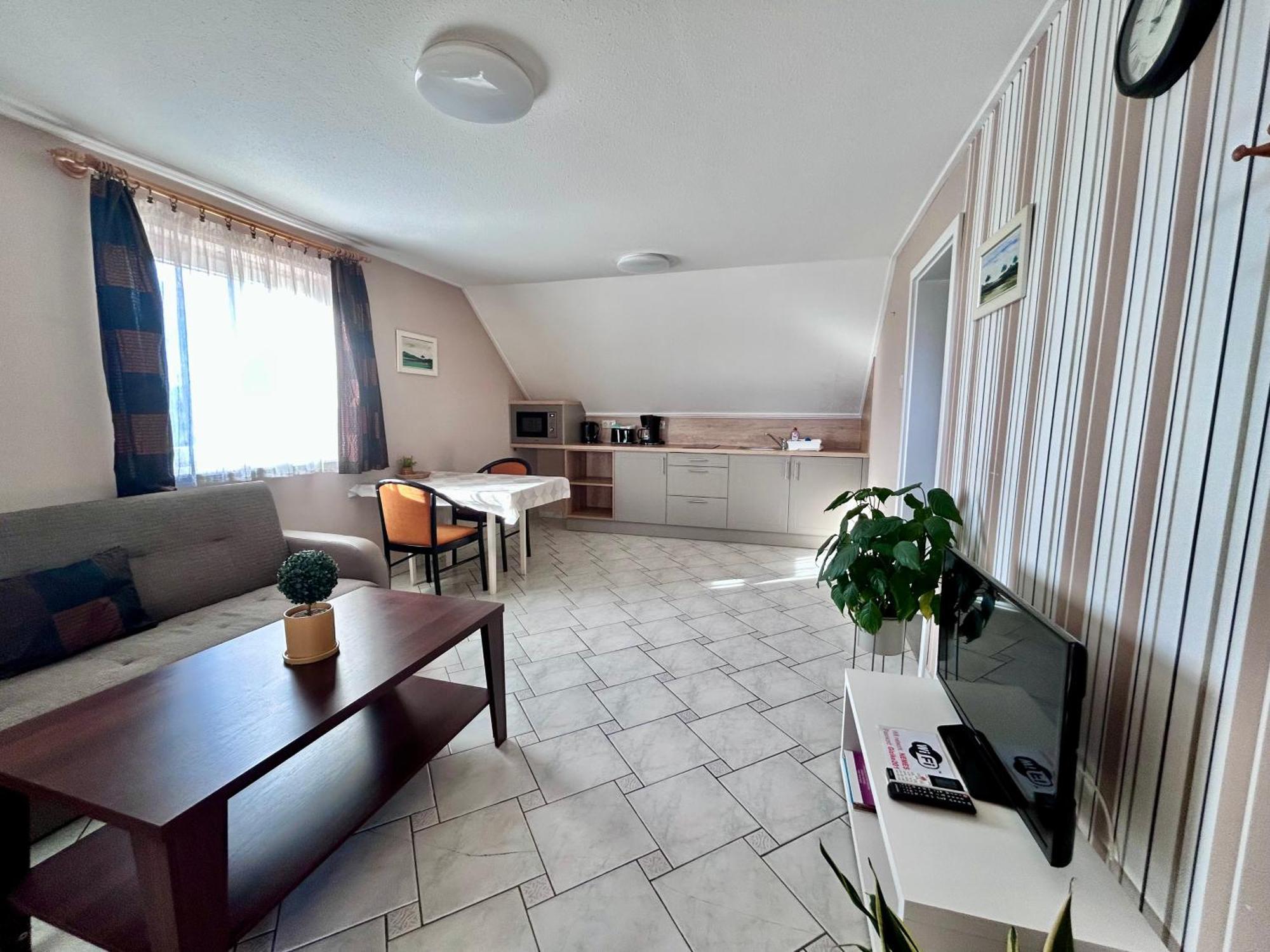 Nemes Apartmanhaz Heviz Exterior photo
