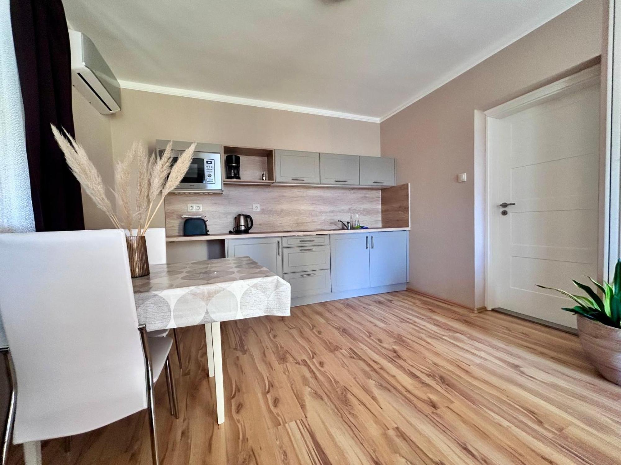 Nemes Apartmanhaz Heviz Exterior photo